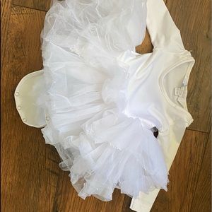 I love plus long sleeve white infant Tutu dress 6-12 months